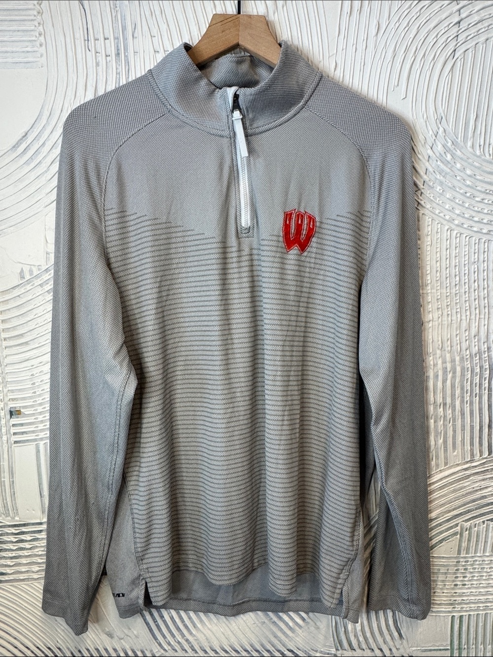 Nike Men's Wisconsin Light Gray Quarter-Zip Pullover with Red Logo N0637